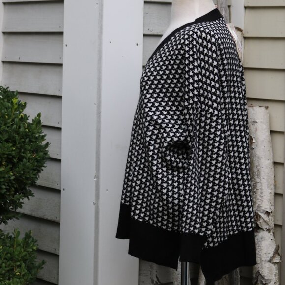 NEW Philosophy Plus Size Black Houndstooth V-Neck Viscose  Blend Sweater Sz 2X - Picture 3 of 10